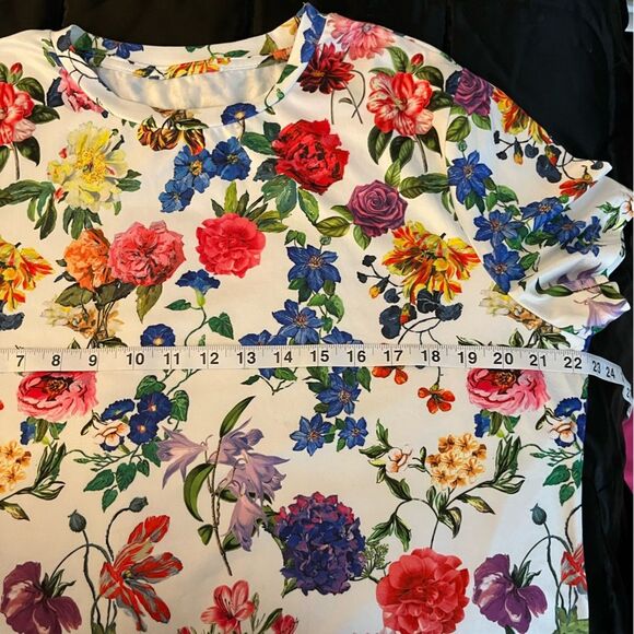 Women’s White Floral Print Short Sleeve Tee - Picture 4 of 5